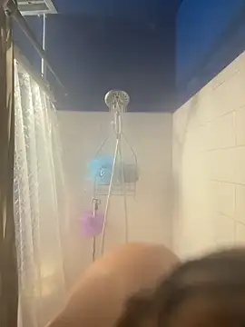 allissonw13 online show from November 20, 2025, 7:52 am