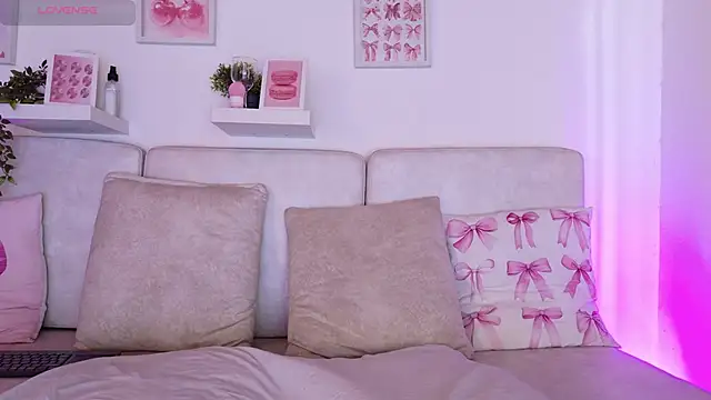 Snapshot of Malka_Burning chatting on February 15, 2026, 6:04 pm Malka Burning online show from February 15, 2026, 6:04 pm