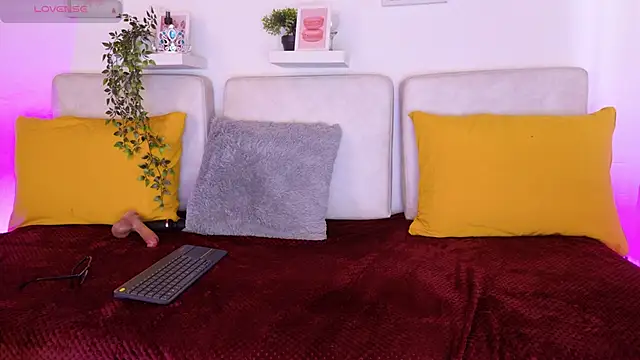 Snapshot of Malka_Burning chatting on March 3, 2026, 8:04 pm Malka Burning online show from March 3, 2026, 8:04 pm