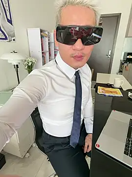 harrylouis1357 online show from June 20, 2026, 8:50 am