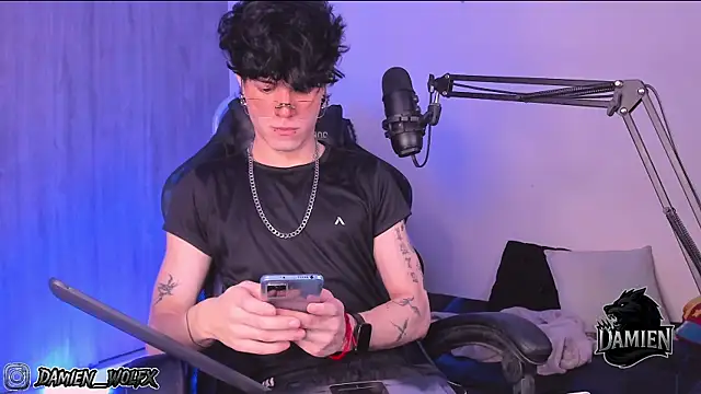 cinnamon boyxxx online show from September 30, 2025, 2:05 am