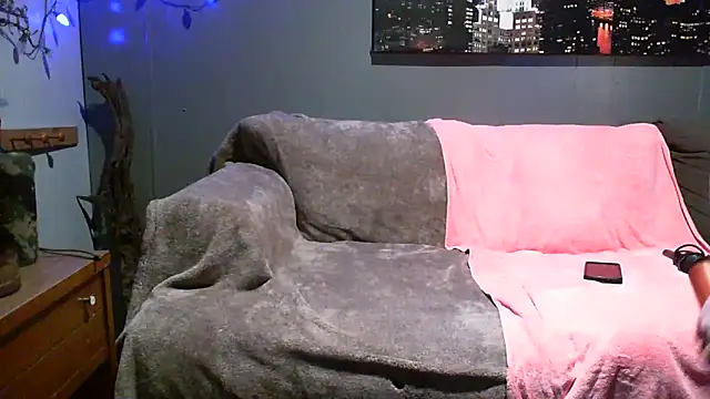 Snapshot of Genevieve143 chatting on March 21, 2025, 7:33 am Genevieve143 online show from March 21, 2025, 7:33 am