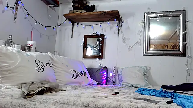 Genevieve143 online show from January 8, 2026, 11:51 pm