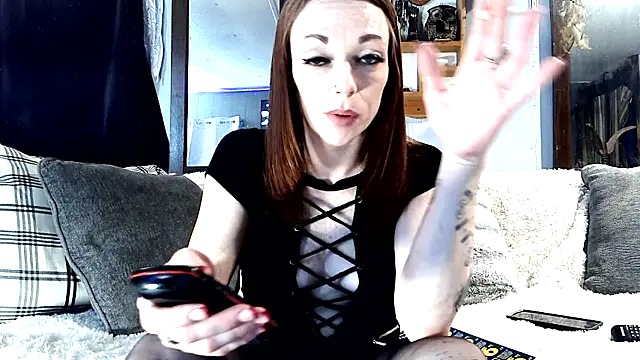 Genevieve143 online show from May 10, 2026, 4:39 am