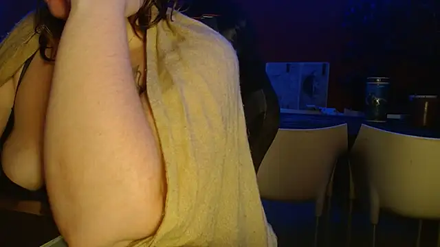 cruellaculdenfer67 online show from October 22, 2025, 9:03 pm