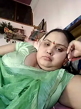 Snapshot of Kiyara7 chatting on February 18, 2025, 6:04 am Kiyara7 online show from February 18, 2025, 6:04 am