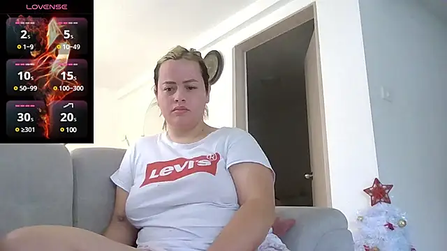 saramartinez1000 online show from December 20, 2024, 2:38 pm