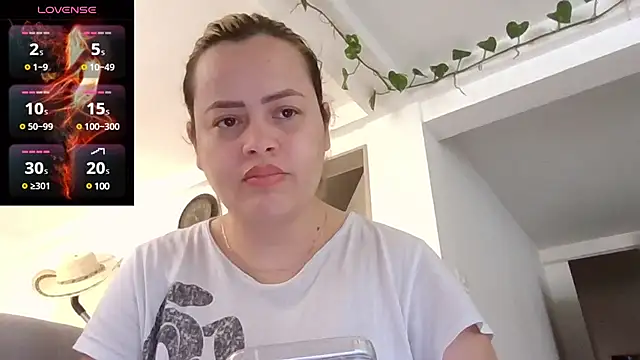 saramartinez1000 online show from January 22, 2025, 3:29 pm