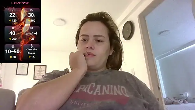 saramartinez1000 online show from March 17, 2025, 6:21 pm