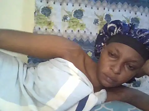 Snapshot of Midnight_Clique_ chatting on November 2, 2025, 9:28 pm Midnight Clique online show from November 2, 2025, 9:28 pm