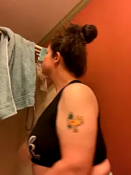 Snapshot of velvetta_ chatting on December 1, 2024, 5:13 pm velvetta online show from December 1, 2024, 5:13 pm