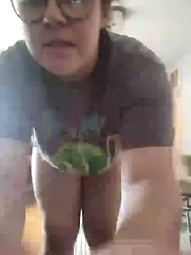 Snapshot of velvetta_ chatting on December 19, 2024, 5:29 pm velvetta online show from December 19, 2024, 5:29 pm