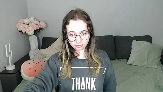 Mini Diva online show from October 18, 2025, 8:04 am