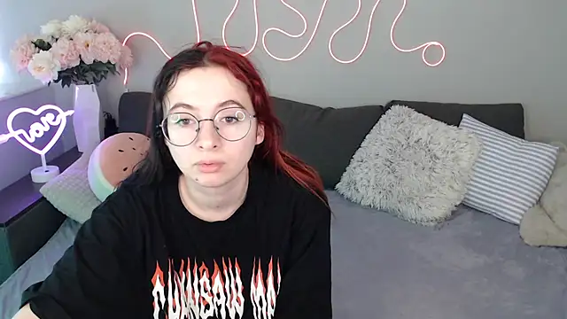 Mini Diva online show from November 15, 2025, 9:17 am