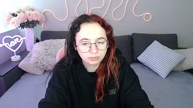 Mini Diva online show from November 26, 2025, 9:10 am