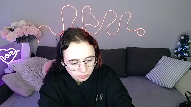 Mini Diva online show from December 21, 2025, 9:05 am