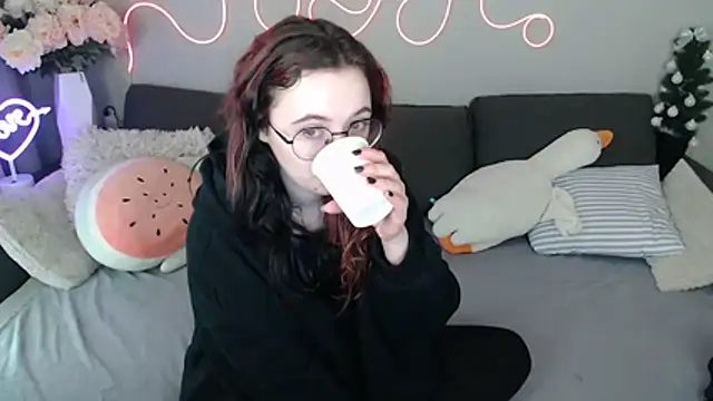 Mini Diva online show from March 29, 2026, 8:14 am