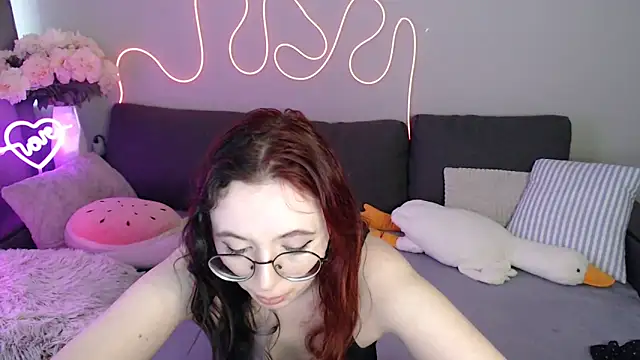 Snapshot of Mini_Diva chatting on June 27, 2026, 12:33 pm Mini Diva online show from June 27, 2026, 12:33 pm