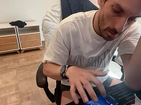 Snapshot of nicolaaaaas chatting on October 13, 2025, 2:50 pm nicolaaaaas online show from October 13, 2025, 2:50 pm