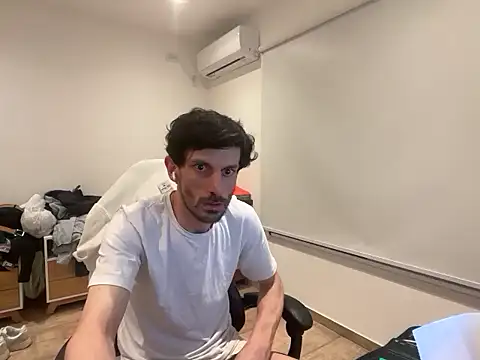 Snapshot of nicolaaaaas chatting on October 17, 2025, 6:16 am nicolaaaaas online show from October 17, 2025, 6:16 am