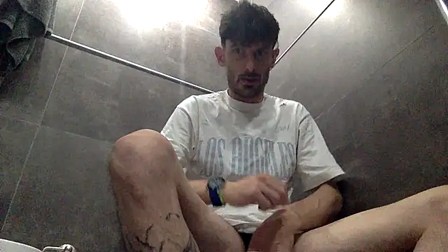 nicolaaaaas online show from April 13, 2026, 5:02 am