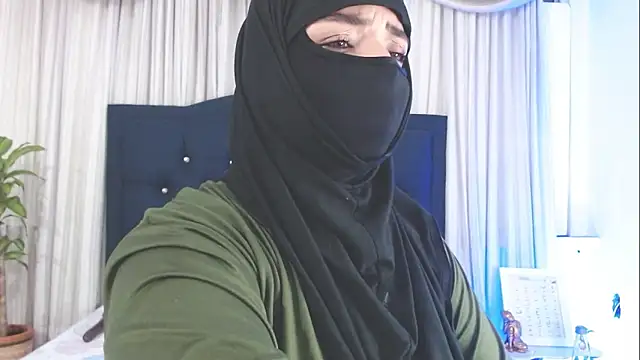 Uzra hayed online show from February 6, 2025, 10:10 pm