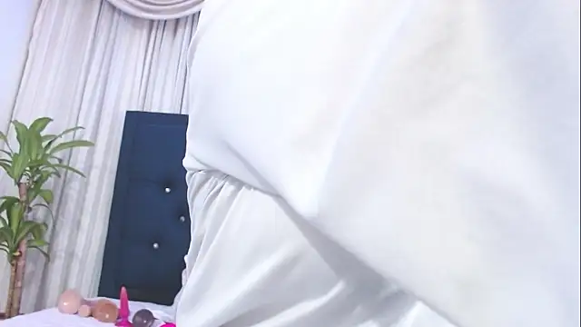 Uzra hayed online show from March 14, 2025, 7:23 pm