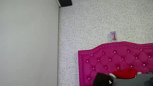 Snapshot of luly_pink chatting on October 23, 2025, 4:12 am luly pink online show from October 23, 2025, 4:12 am