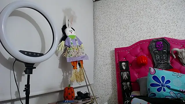 Snapshot of luly_pink chatting on October 29, 2025, 1:30 am luly pink online show from October 29, 2025, 1:30 am