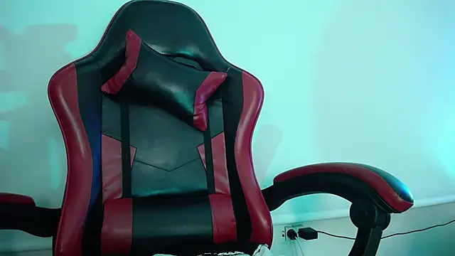 Snapshot of luly_pink chatting on November 7, 2025, 2:22 am luly pink online show from November 7, 2025, 2:22 am