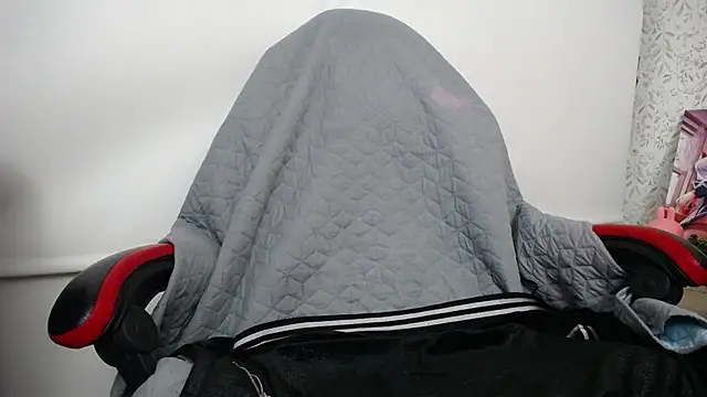 Snapshot of luly_pink chatting on November 12, 2025, 3:29 am luly pink online show from November 12, 2025, 3:29 am