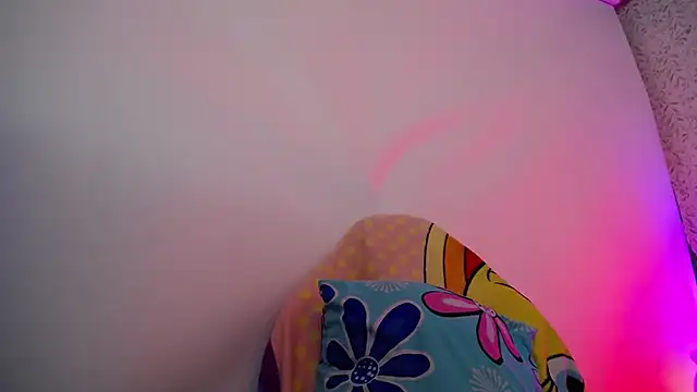 luly pink online show from November 28, 2025, 4:04 am