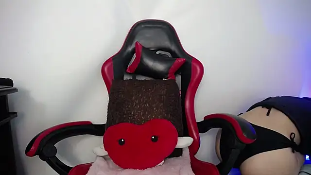 luly pink online show from February 14, 2026, 3:36 am