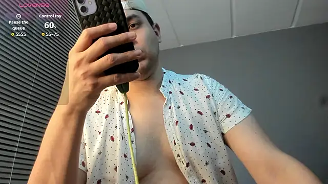 Snapshot of Latin_boy_surprisee chatting on June 25, 2026, 12:43 am Latin boy surprisee online show from June 25, 2026, 12:43 am