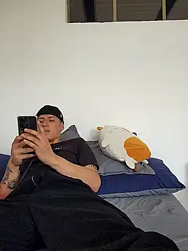 joanguzman02 online show from April 2, 2026, 6:27 pm