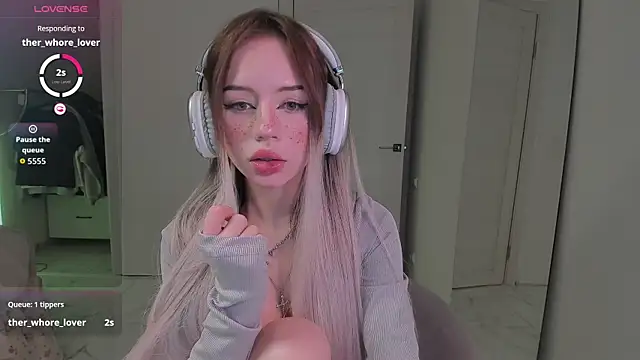 Snapshot of KellyBarton chatting on October 29, 2025, 8:32 pm KellyBarton online show from October 29, 2025, 8:32 pm