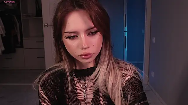 KellyBarton online show from April 12, 2026, 10:15 pm