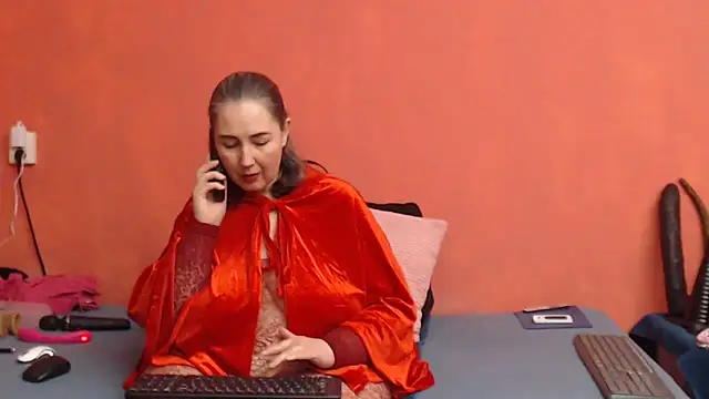 Snapshot of MilfGina chatting on December 9, 2024, 1:45 pm MilfGina online show from December 9, 2024, 1:45 pm