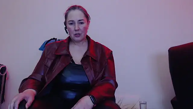 Snapshot of MilfGina chatting on January 13, 2025, 8:15 pm MilfGina online show from January 13, 2025, 8:15 pm
