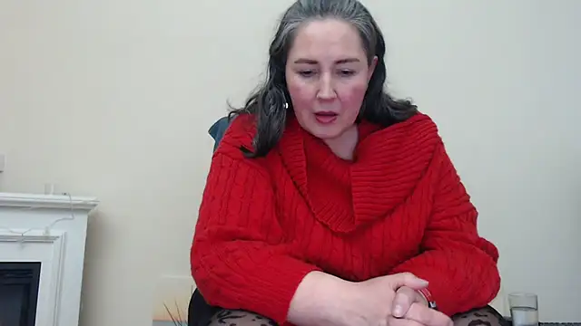 Snapshot of MilfGina chatting on January 15, 2025, 8:16 pm MilfGina online show from January 15, 2025, 8:16 pm