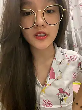 Snapshot of Krixxi22 chatting on December 7, 2024, 2:35 pm Krixxi22 online show from December 7, 2024, 2:35 pm