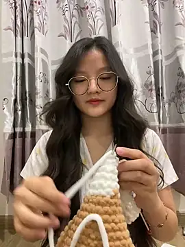 Snapshot of Krixxi22 chatting on December 8, 2024, 2:41 pm Krixxi22 online show from December 8, 2024, 2:41 pm