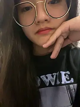 Snapshot of Krixxi22 chatting on December 17, 2024, 3:39 pm Krixxi22 online show from December 17, 2024, 3:39 pm