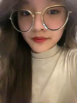 Snapshot of Krixxi22 chatting on February 14, 2025, 2:33 pm Krixxi22 online show from February 14, 2025, 2:33 pm