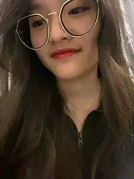 Snapshot of Krixxi22 chatting on February 24, 2025, 3:09 pm Krixxi22 online show from February 24, 2025, 3:09 pm