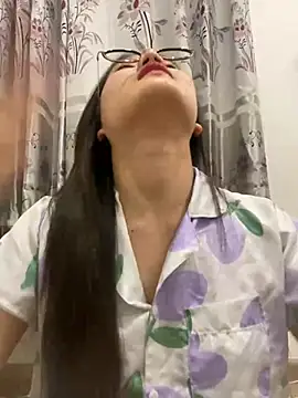 Snapshot of Krixxi22 chatting on March 5, 2025, 2:45 pm Krixxi22 online show from March 5, 2025, 2:45 pm