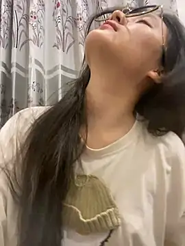 Snapshot of Krixxi22 chatting on March 16, 2025, 3:28 pm Krixxi22 online show from March 16, 2025, 3:28 pm