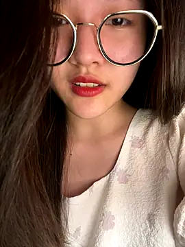 Snapshot of Krixxi22 chatting on October 8, 2025, 2:14 pm Krixxi22 online show from October 8, 2025, 2:14 pm