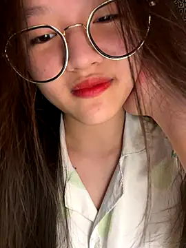 Snapshot of Krixxi22 chatting on November 4, 2025, 2:49 pm Krixxi22 online show from November 4, 2025, 2:49 pm