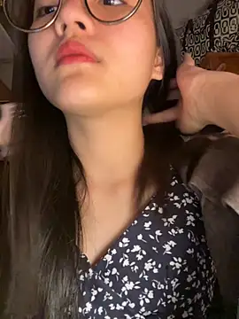 Snapshot of Krixxi22 chatting on November 8, 2025, 2:28 pm Krixxi22 online show from November 8, 2025, 2:28 pm